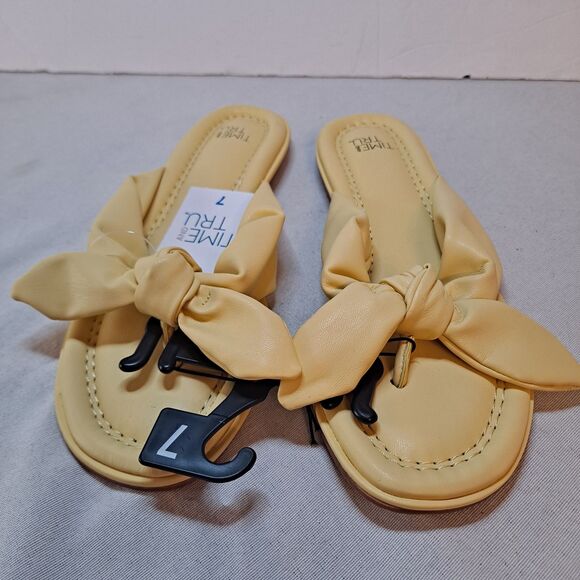 Time and Tru Bow Thong Sandals Women’s 7 Yellow Slip On Memory Foam Flipflops - Picture 1 of 8